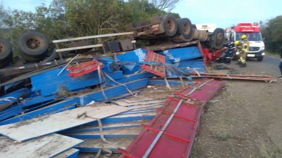 A esposa, que acompanhava o motorista, ficou gravemente ferida e está internada em Uruguaiana