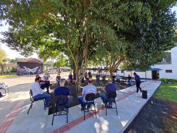 Nesta tarde foi realizada a entrega dos carrinhos do Projeto Catadores de Três de Maio as integrantes do projeto - foto 4