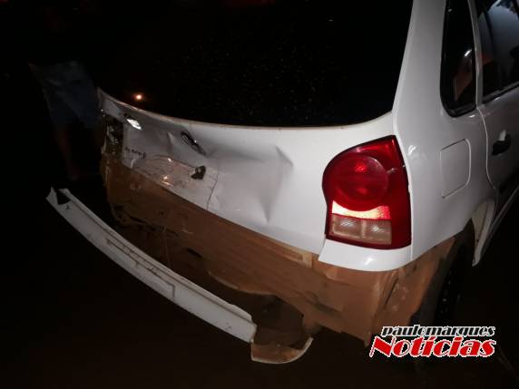 Motorista colide carro em veículo estacionado e bate contra árvore no Centro de Três de Maio - foto 5