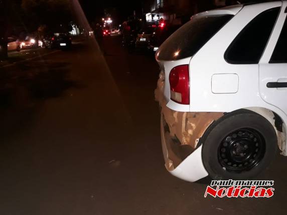 Motorista colide carro em veículo estacionado e bate contra árvore no Centro de Três de Maio - foto 6