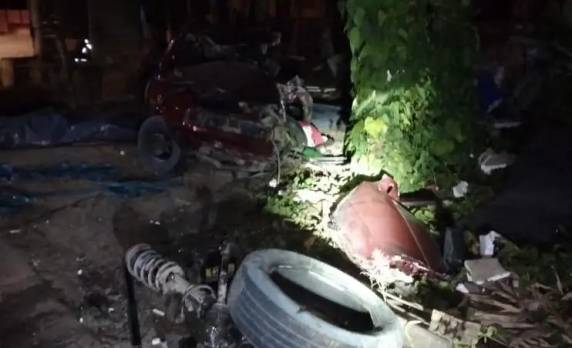 Violenta colisão deixa carros destruídos e mata duas pessoas em Santa Catarina - foto 3