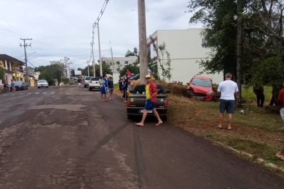 O condutor de um dos veículos foi encaminhado ao hospital