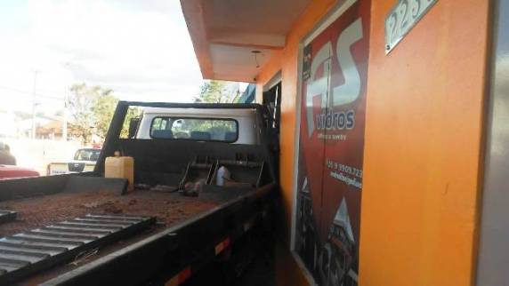Caminhão colide contra prédio e deixa um ferido em São Luiz Gonzaga - foto 4