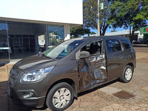 Motociclista tem suspeita de fratura após acidente na área central de Três Passos - foto 2