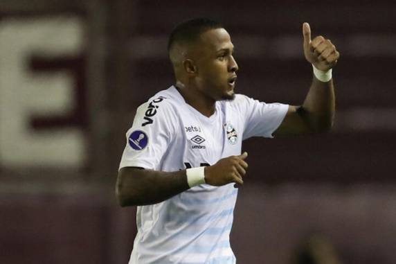 Gols tricolores no La Fortaleza, palco do Tri da América, foram marcados por Léo Pereira e Ferreira