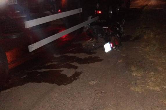 Veículo bateu de frente em caminhão