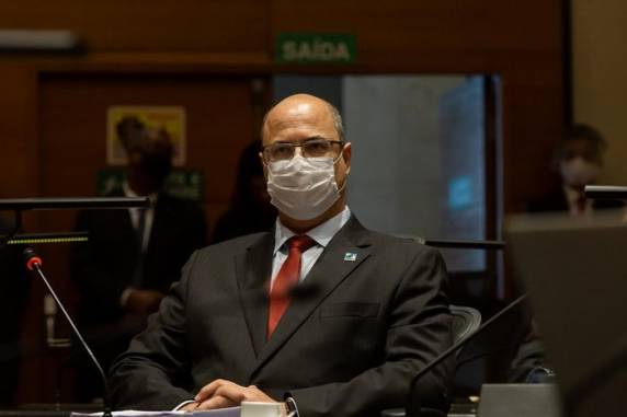 Impeachment foi confirmado por dez votos a zero. Ex-juiz teve os direitos políticos suspensos por cinco anos