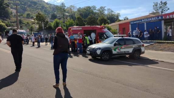 Jovem invade escola e mata três crianças, professora e auxiliar em Santa Catarina - foto 3