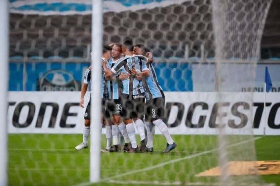 Na Arena, Tricolor marcou seis gols em 30 minutos e liquidou o confronto ainda na primeira etapa