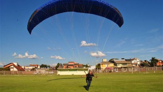 Instrutor de voo morreu após queda com paramotor
