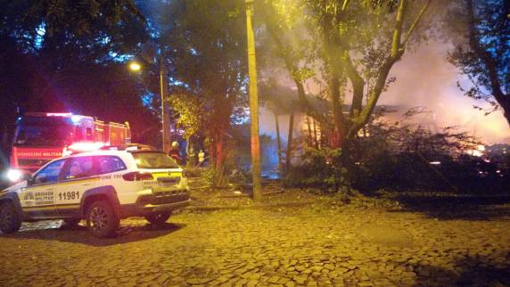 Homem morre carbonizado em incêndio em residência na cidade de Ijuí - foto 3