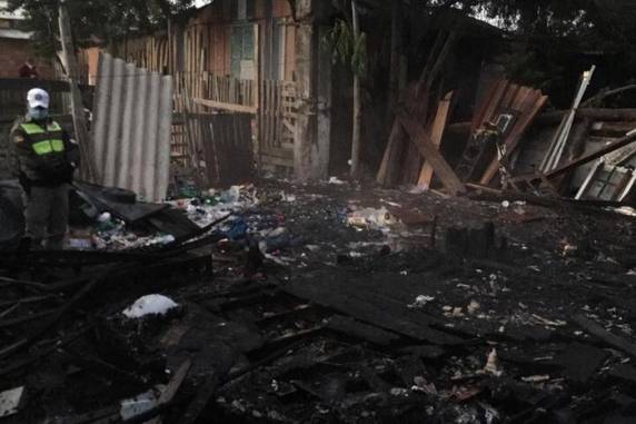 Incêndio causa a morte de três crianças em Porto Alegre - foto 2