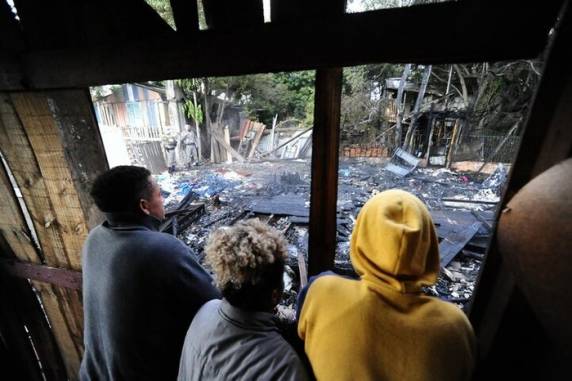 Incêndio causa a morte de três crianças em Porto Alegre - foto 4