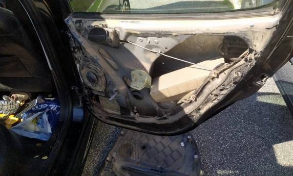 PRF localiza maconha escondida em lataria de carro na BR 101 em Itajaí - foto 4