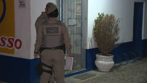 Vítima foi identificada como William Santos dos Santos, de 30 anos, que seria cliente de um estabelecimento comercial. Quarto suspeito de participação no crime foi preso por volta das 21h