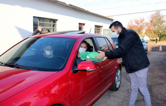 Imunização foi realizada por meio de sistema drive-thru