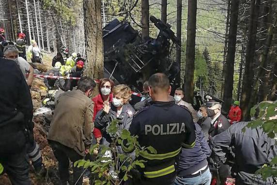 Único sobrevivente de queda de teleférico na Itália, menino de seis anos está em estado grave - foto 3