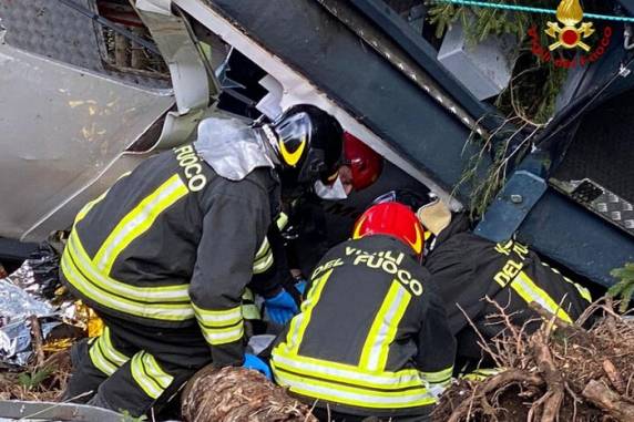 Único sobrevivente de queda de teleférico na Itália, menino de seis anos está em estado grave - foto 2