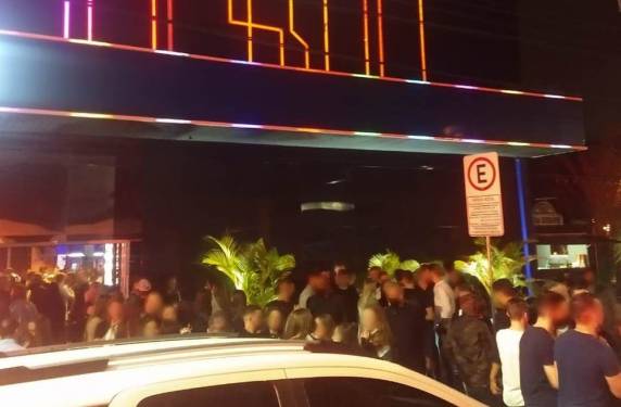 Dois locais foram fechados no Vale do Itajaí, que está em situação gravíssima por causa da doença. Já na capital local foi interditado e outro, no bairro Jurerê, ainda deve ser notificado, segundo a prefeitura