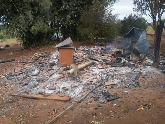 Casa é consumida pelo fogo no interior de Redentora - foto 3