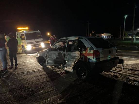 Dois ocupantes de um veículo Gol vieram a óbito. Carro era ocupado por outras duas pessoas