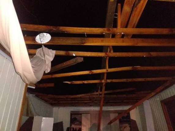 Tornado foi responsável por destelhamentos e tombamento de caminhão no Oeste de SC, diz Defesa Civil - foto 2