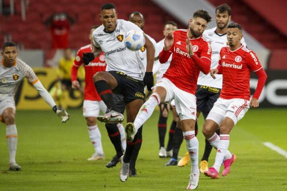 Edenilson e Lindoso marcaram os gols colorados no Beira-Rio, mas Thiago Neves e André empataram para o time nordestino