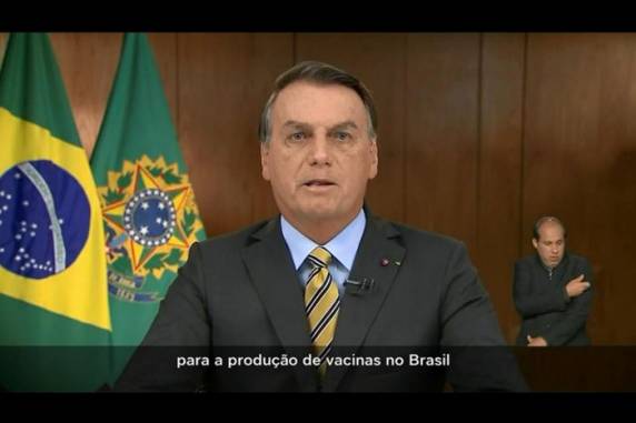 Presidente falou também da realização da Copa América no país e criticou medidas de restrição de circulação de pessoas