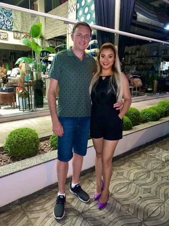 Eles deixaram três filhos. Em sua última postagem nas redes sociais, Suellen Schveitzer Belusso registrou, ao lado do marido, o primeiro passeio com as bicicletas novas.