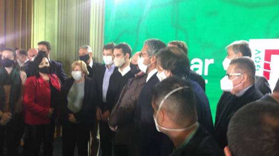 O município de Alegria terá obra de ligação asfáltica com Inhacorá. A prefeita Terezinha e o vereador Norton Filipinn, estiveram presentes no ato realizado no Palácio Piratini