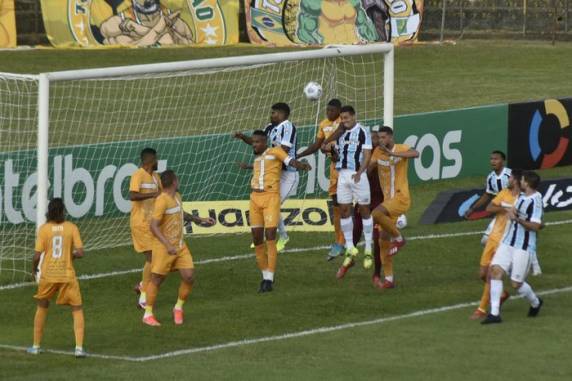 Tricolor ficou no 0 a 0 fora de casa e avançou pela vitória em Porto Alegre