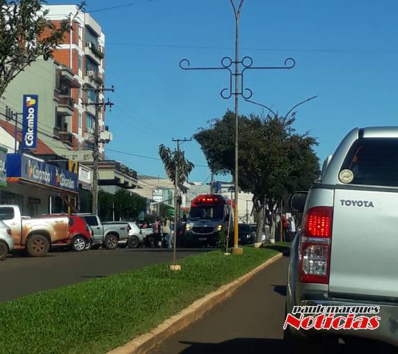 Idosa fica ferida após cair no momento que desembarcava de um veículo no Centro de Três de Maio - foto 3