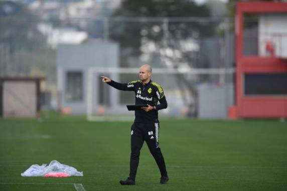 Espanhol, que completou nesta quinta-feira 100 dias à frente do clube, não resistiu à eliminação para o Vitória no Beira-Rio