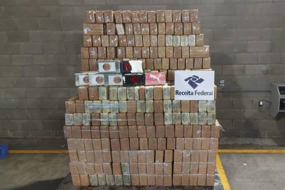 Pouco mais de uma tonelada de cocaína avaliada em R$ 202 milhões foram localizadas em um contêiner no terminal gaúcho