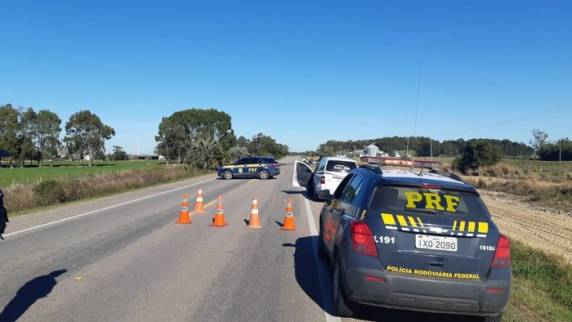 Vítimas, que eram ocupantes do automóvel, eram da mesma família. Outra criança ficou ferida no acidente