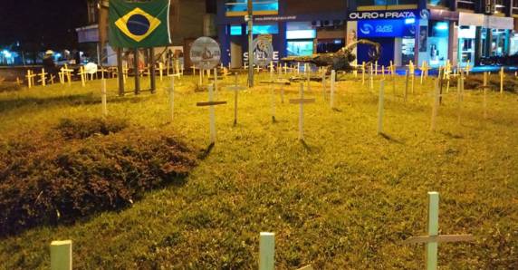 Intersindical de Santa Rosa pede a saída de Jair Bolsonaro da presidência, bem como chama a atenção para o elevado número de mortes no país.