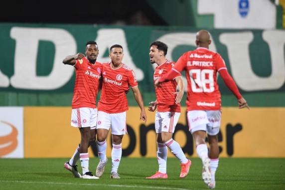 Com gols de Caio Vidal e Yuri Alberto, Colorado ganhou pela primeira vez no estádio no Brasileirão