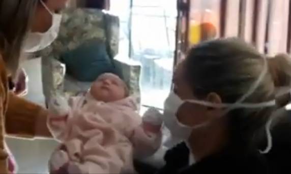 Depois de contrair Covid-19 gestante que deu à luz a uma menina ficou 17 dias internada