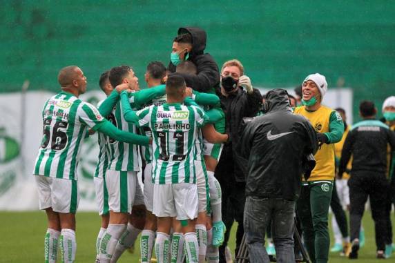Equipe alviverde fez 1 a 0 no atual bicampeão brasileiro