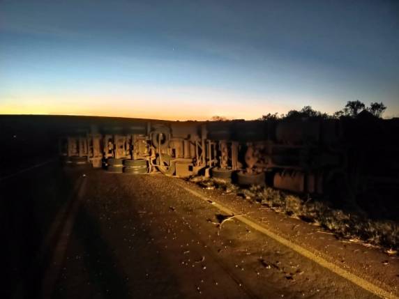 Acidente envolvendo carreta carregada com soja deixa um morto entre Passo Fundo e Pontão - foto 3