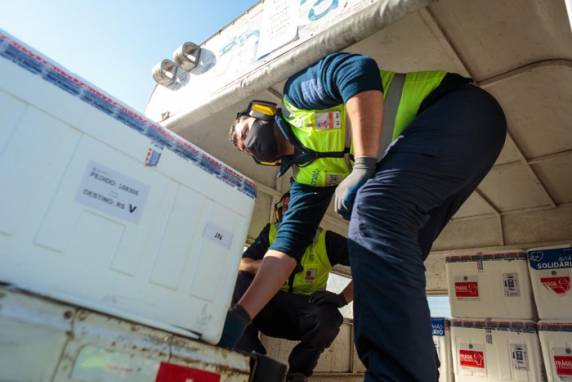 Imunizantes serão usados para aplicação única e primeira dose na população