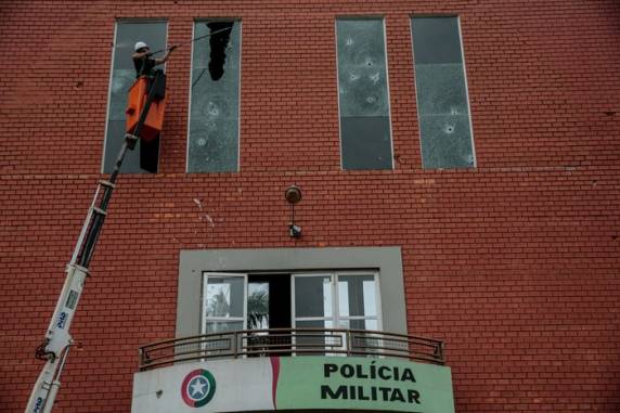 Jeferson Luiz Esmeraldino, 33 anos, que recebeu alta em fevereiro, segue acamado e sem se comunicar. Família e colegas tentam movem ação solidária para arrecadar recursos