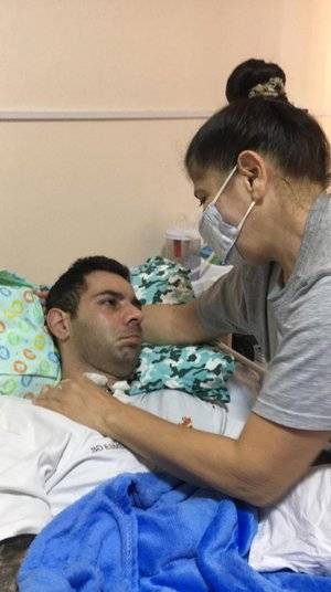 Jeferson Luiz Esmeraldino, 33 anos, que recebeu alta em fevereiro, segue acamado e sem se comunicar. Família e colegas tentam movem ação solidária para arrecadar recursos