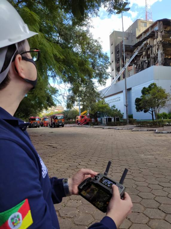 Peritos criminais do IGP usaram drones para registrar as áreas atingidas pelo incêndio no prédio da SSP do Estado - foto 2