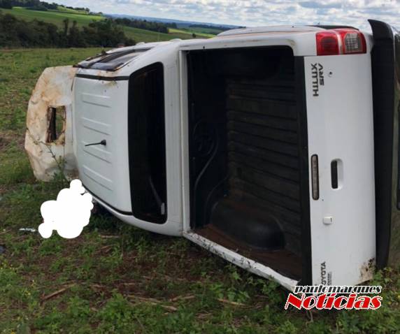 O motorista estava sozinho em uma Toyota Hilux