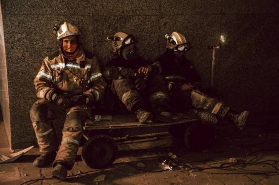 Bombeiros abrem dois acessos no prédio da SSP em trabalho de busca por colegas desaparecidos - foto 3