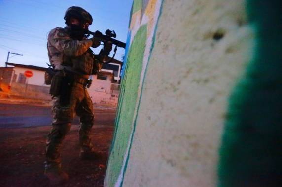 Operação Irmandade conta com 330 agentes em 11 cidades gaúchas mobilizados no cumprimento de 72 mandados de busca e cinco de prisão preventiva