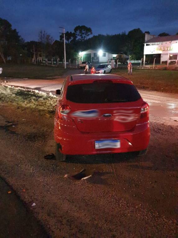 Peritos do IGP estiveram na manhã de hoje no local que desabou com o vento na Ilha das Flores, em Porto Alegre - foto 2