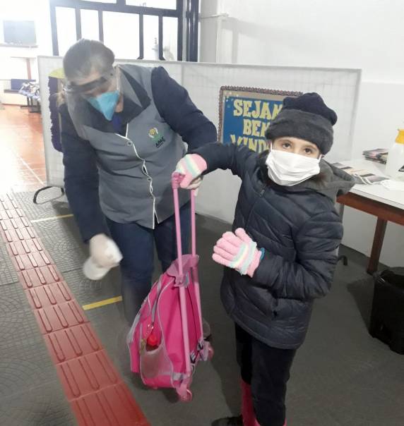 Retorno presencial ocorrerá de forma híbrida, sendo que nesta semana voltam os alunos da Escola de Educação Especial Helen Keller