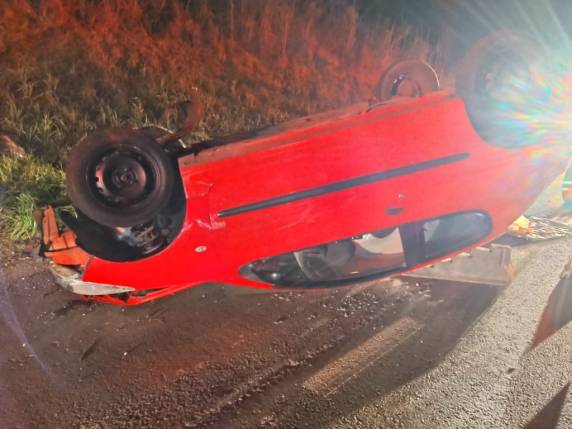 Uma pessoa fica ferida após colisão de carro e carreta na BR-285 em Passo Fundo - foto 3